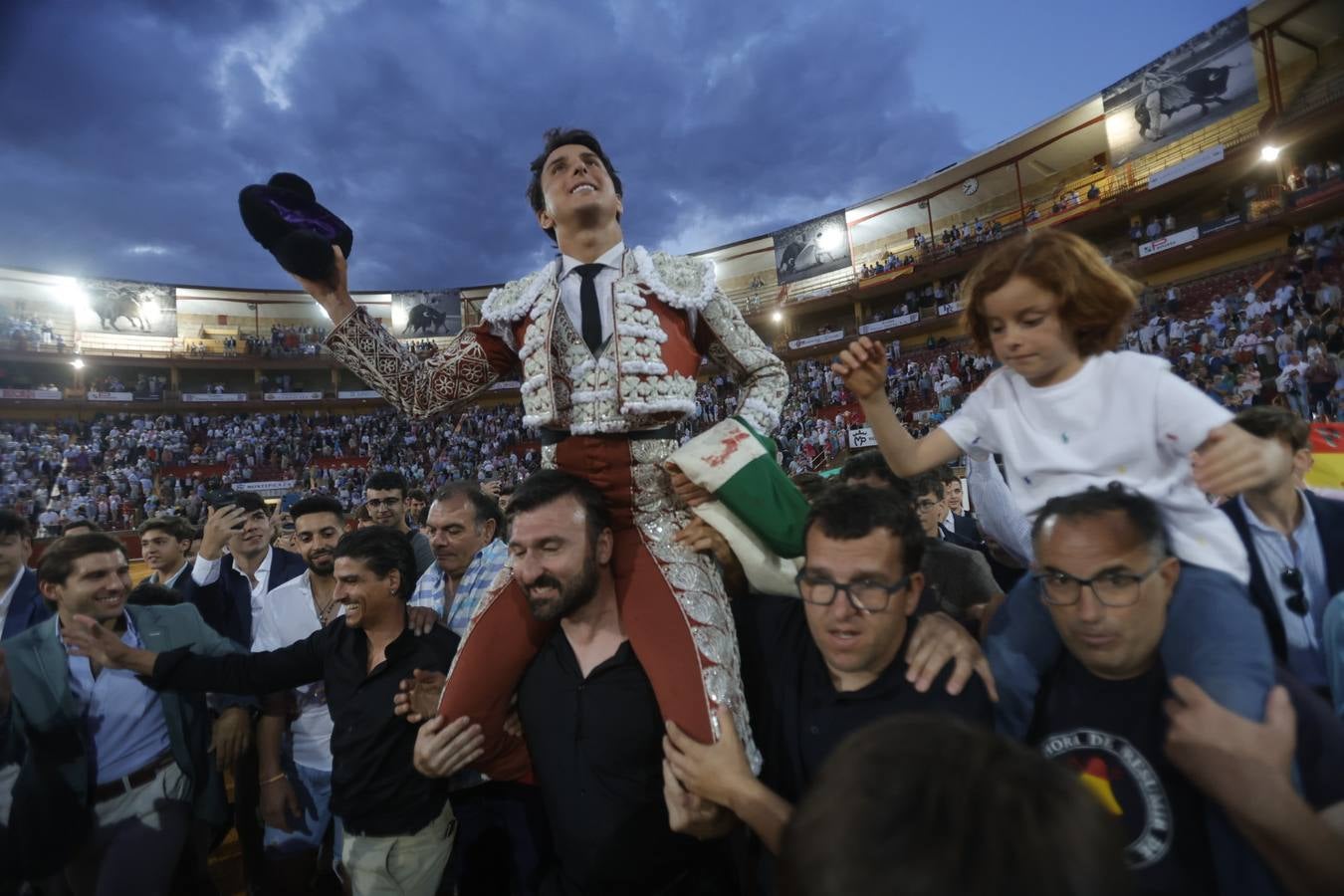 Fotos: el rotundo triunfo de Roca Rey en la última corrida de la Feria de Córdoba