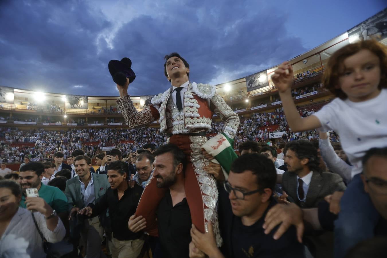 Fotos: el rotundo triunfo de Roca Rey en la última corrida de la Feria de Córdoba