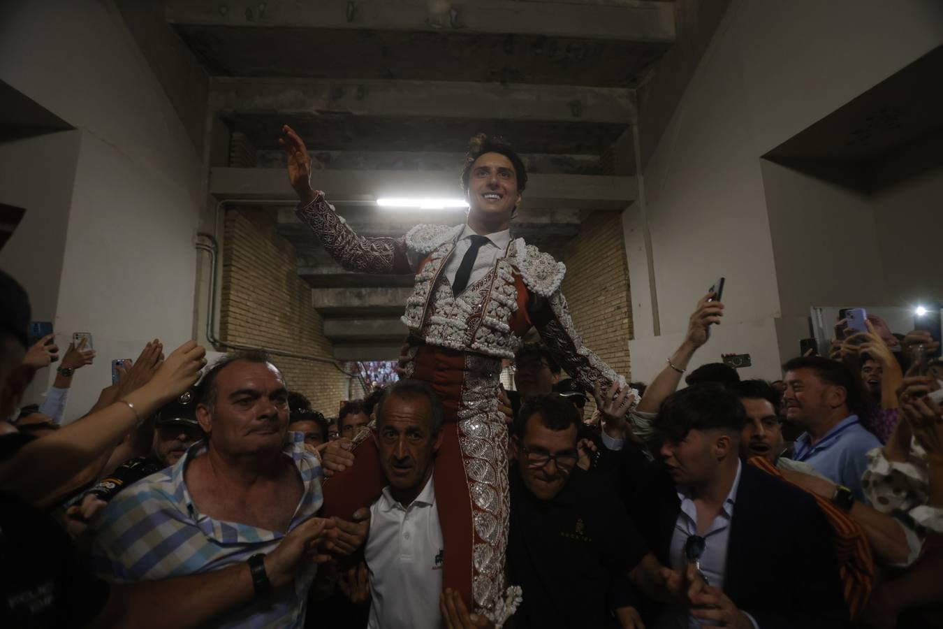 Fotos: el rotundo triunfo de Roca Rey en la última corrida de la Feria de Córdoba