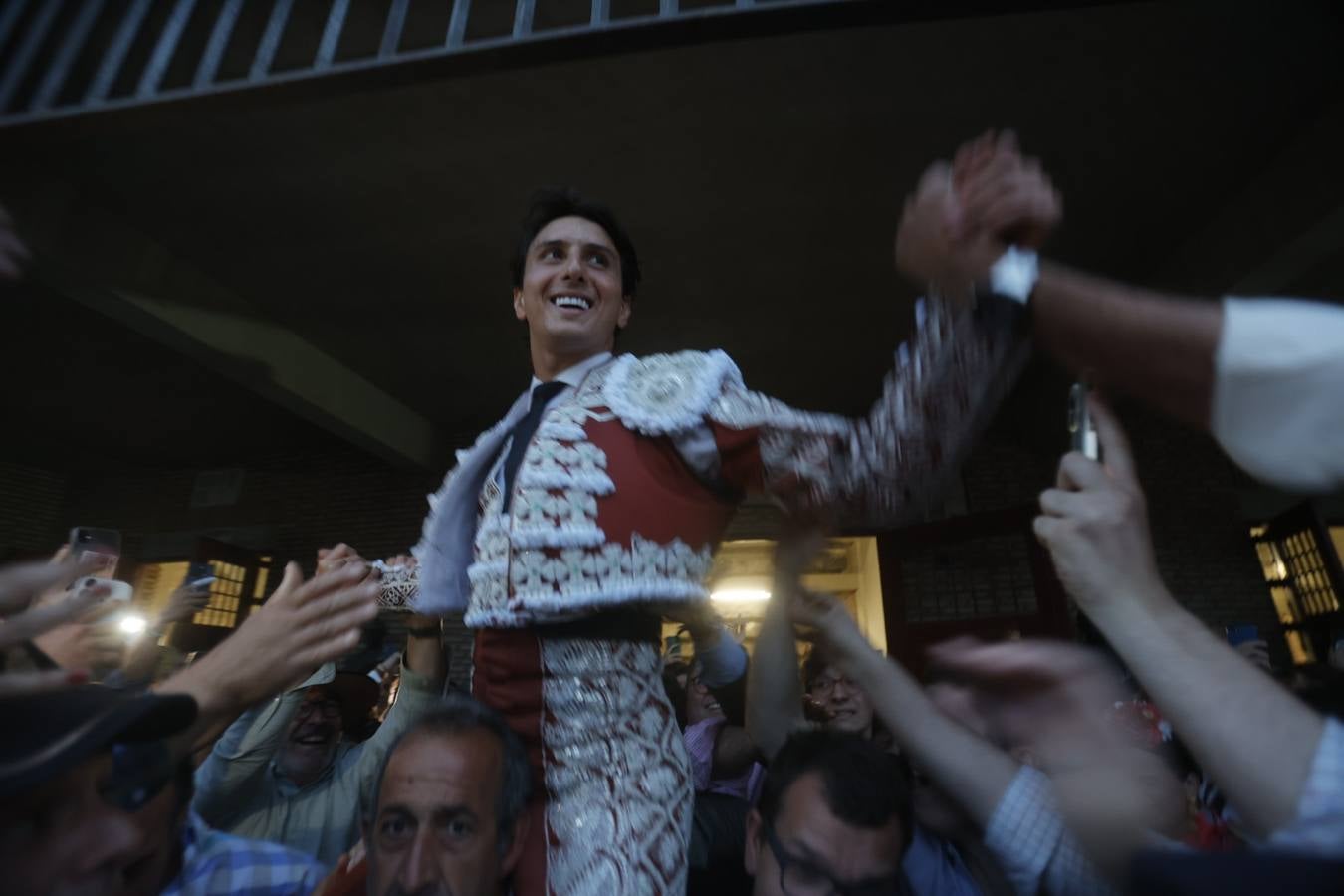 Fotos: el rotundo triunfo de Roca Rey en la última corrida de la Feria de Córdoba