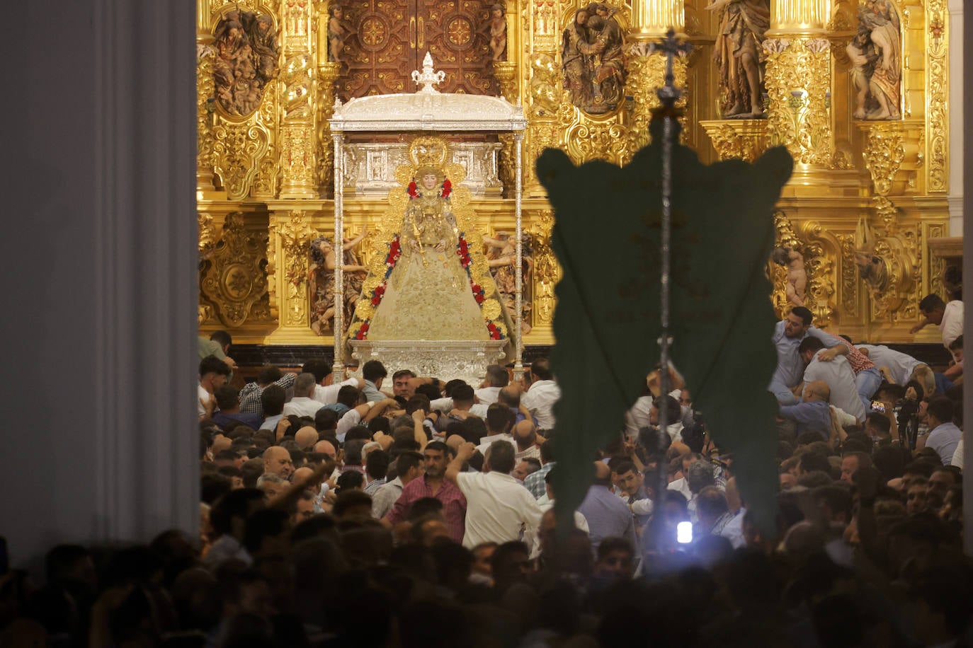 La procesión de la Virgen del Rocío 2024, en imágenes