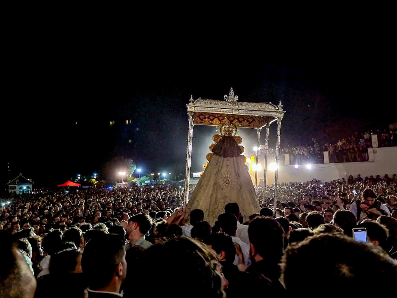 La procesión de la Virgen del Rocío 2024, en imágenes