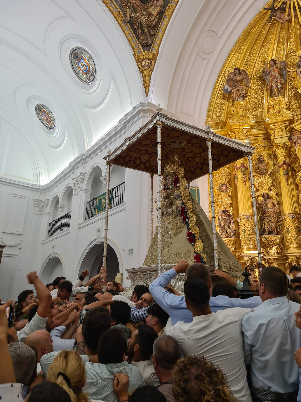 La procesión de la Virgen del Rocío 2024, en imágenes