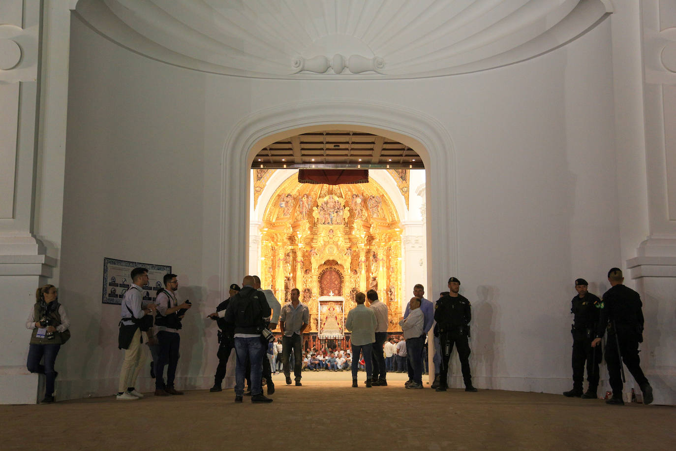 La procesión de la Virgen del Rocío 2024, en imágenes