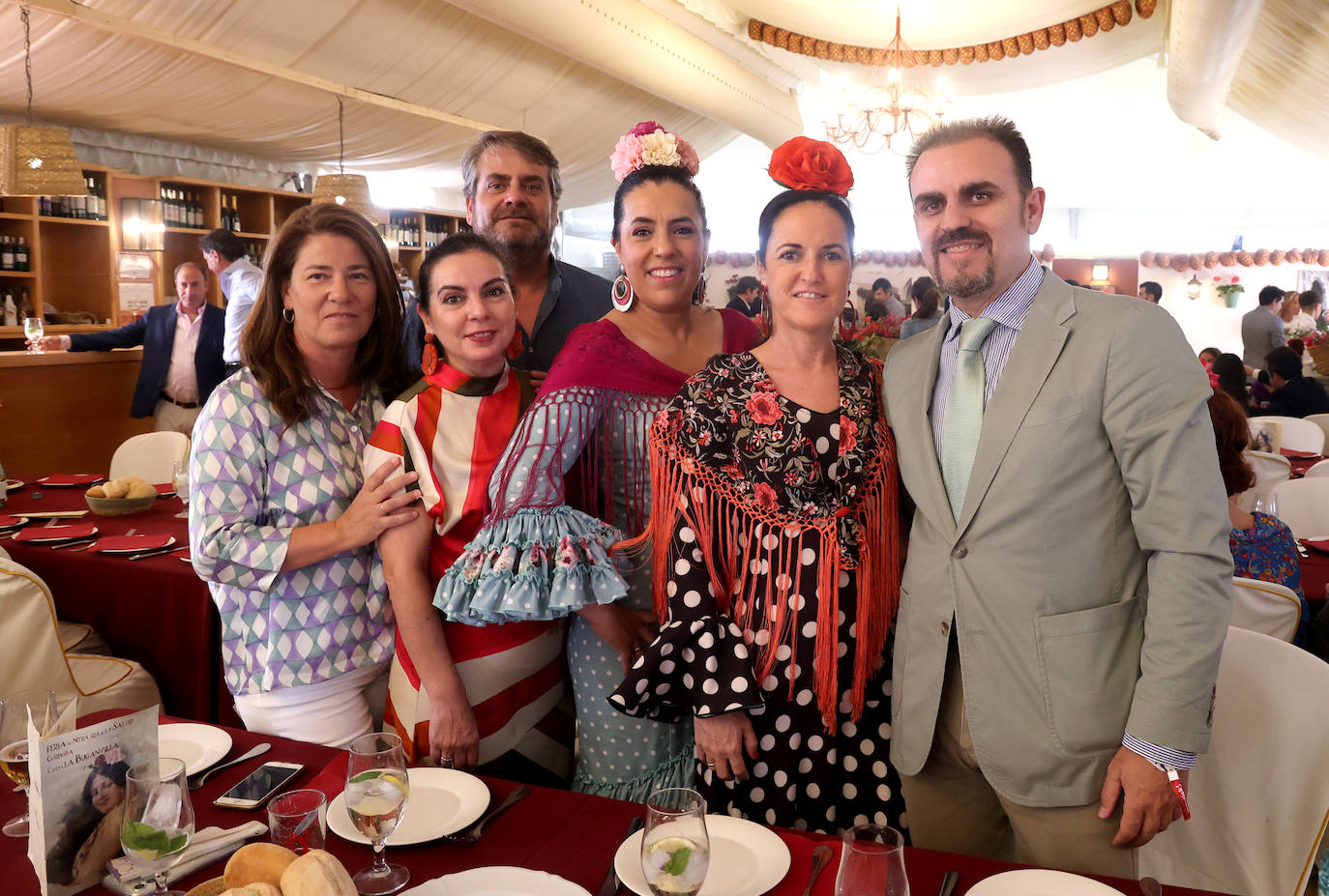 Las imágenes del ambiente en las casetas este lunes en la Feria de Córdoba (I)