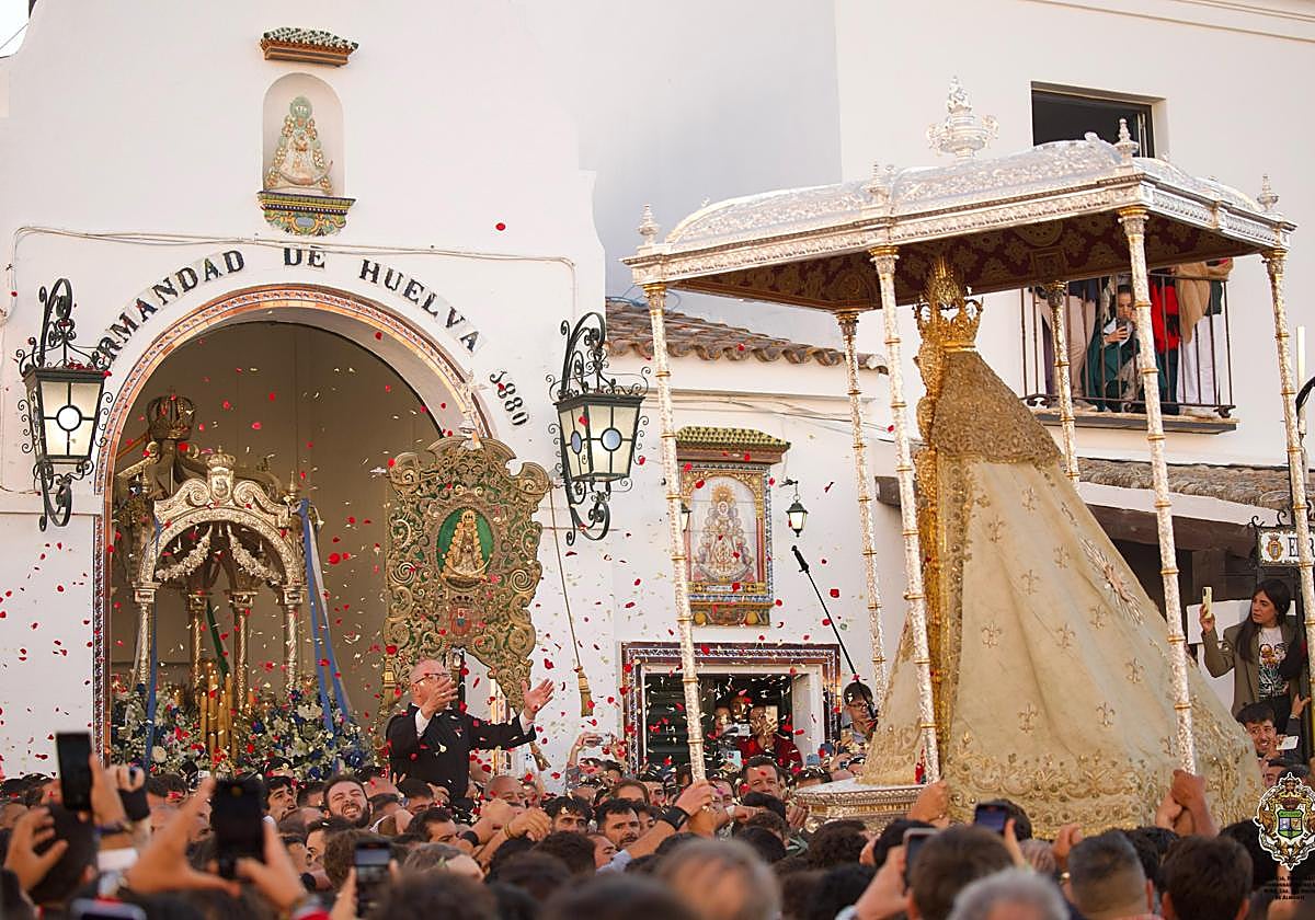 La Virgen del Rocío recorrerrá la aldea hasta el mediodía