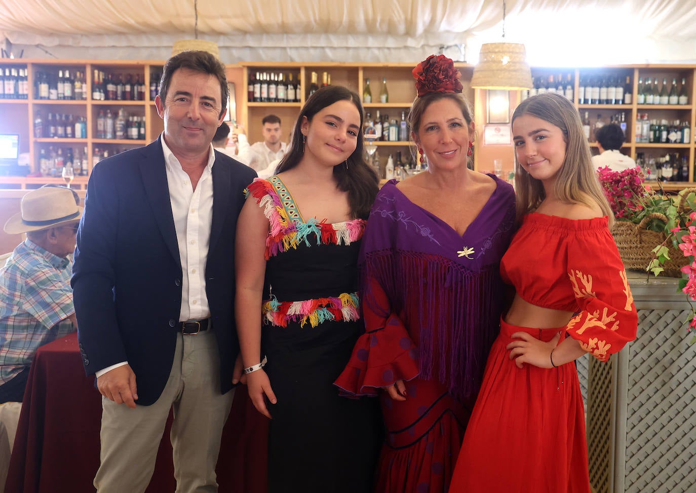 Las imágenes del ambiente en las casetas este lunes en la Feria de Córdoba (II)