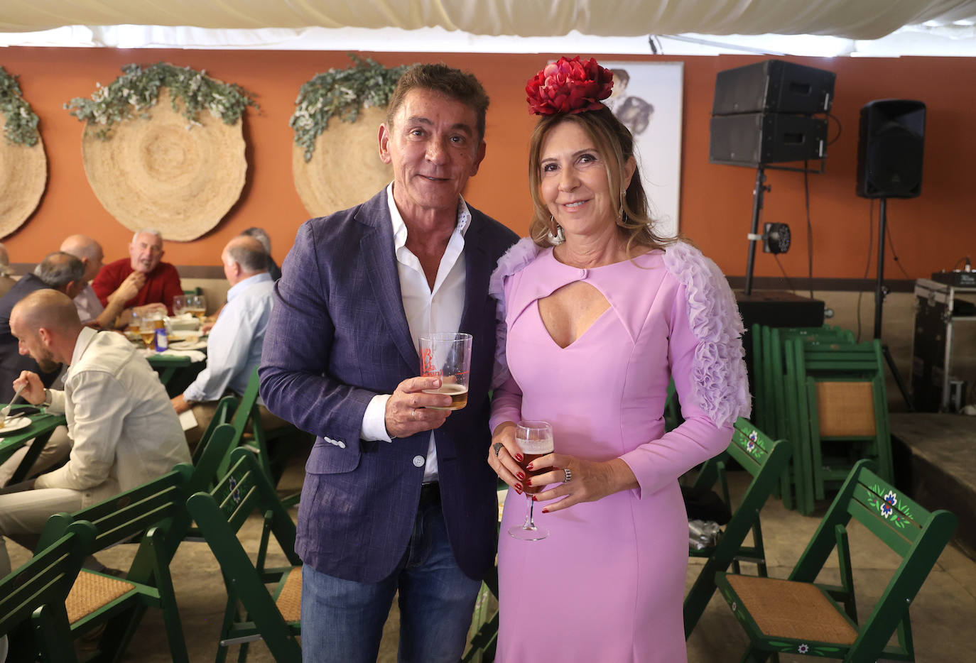 Las imágenes del ambiente en las casetas este lunes en la Feria de Córdoba (II)