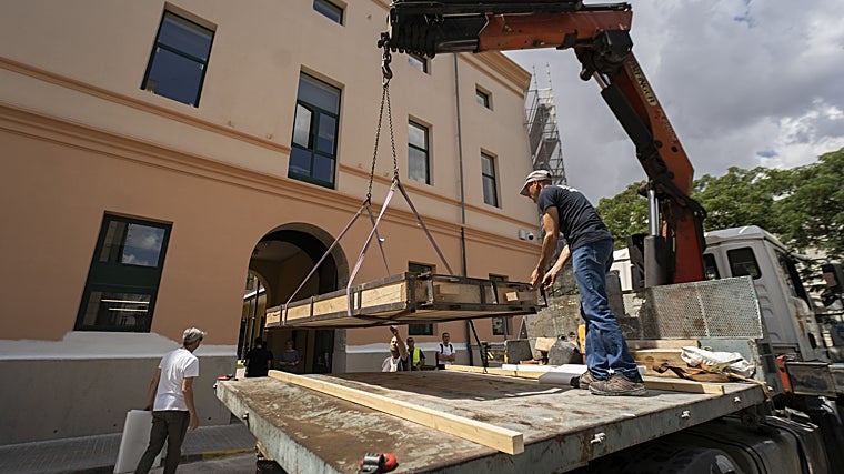 El grafiti David Bowie, del artista Jesús Arrúe, a su llegada al Museu Valencià d'Etnologia