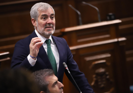 Clavijo admite que la 'agenda canaria' va con retraso pero mantiene la confianza