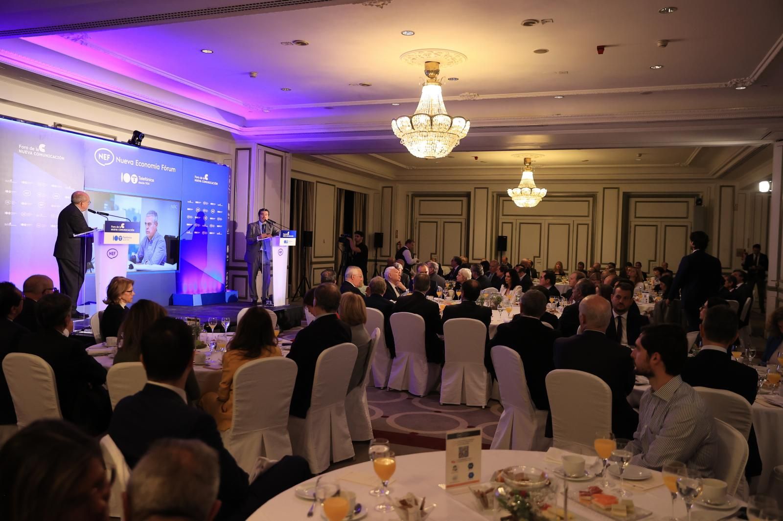 Vista general del desayuno del Foro de la Nueva Comunicación, celebrado en el Westin Palace de Madrid. El presidente de Nueva Economía Fórum, José Luis Rodríguez, presentó al director de ABC, Julián Quirós