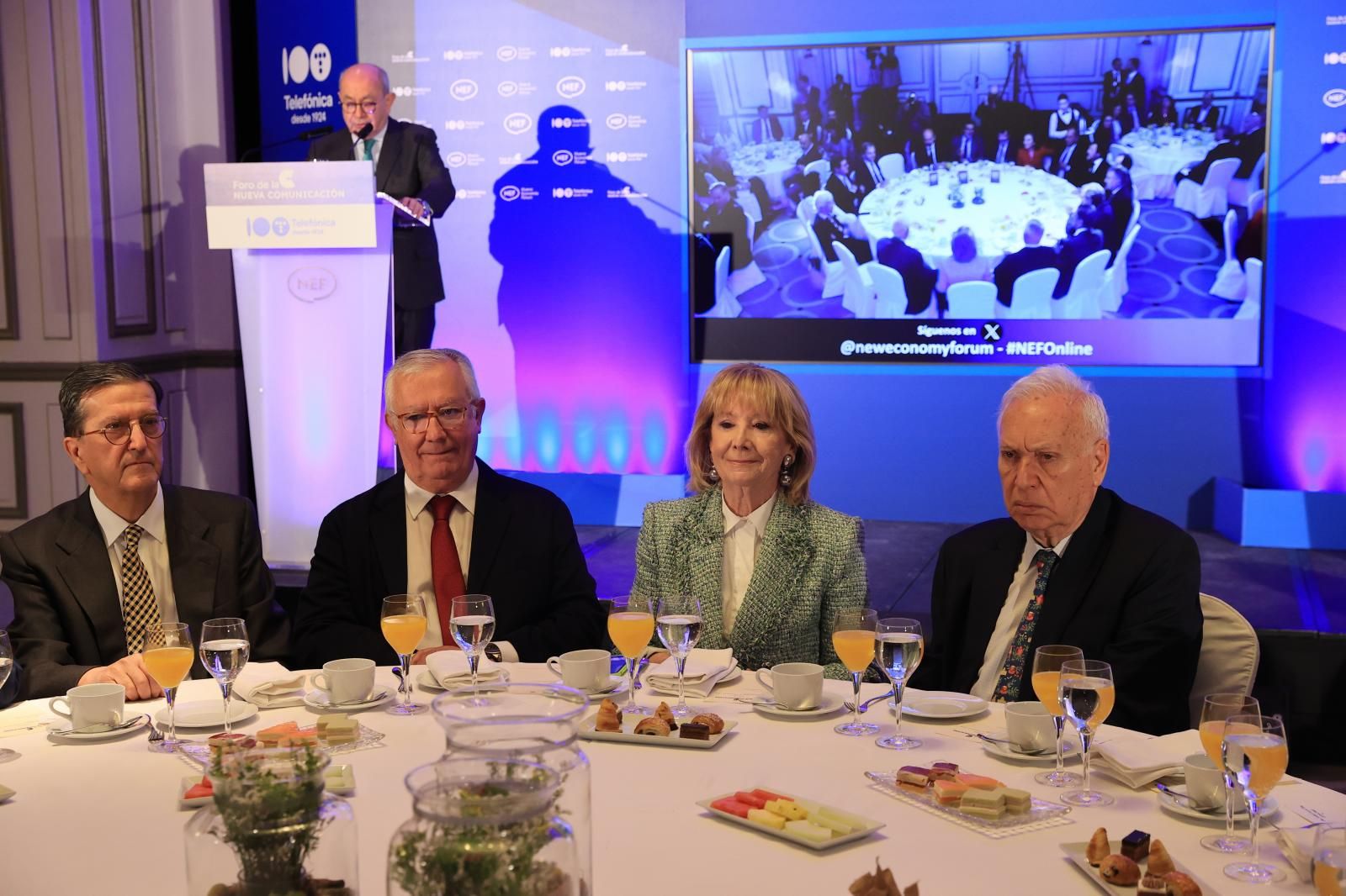Enrique Ybarra, presidente de la Fundación Vocento; Javier Arenas, presidente de la Comisión de Reglamento y senador GPP (Parlamento de Andalucía); Esperanza Aguirre, presidenta de la Comunidad de Madrid (2003-2012); y José Manuel García-Margallo, miembro del Partido Popular y diputado al Parlamento Europeo