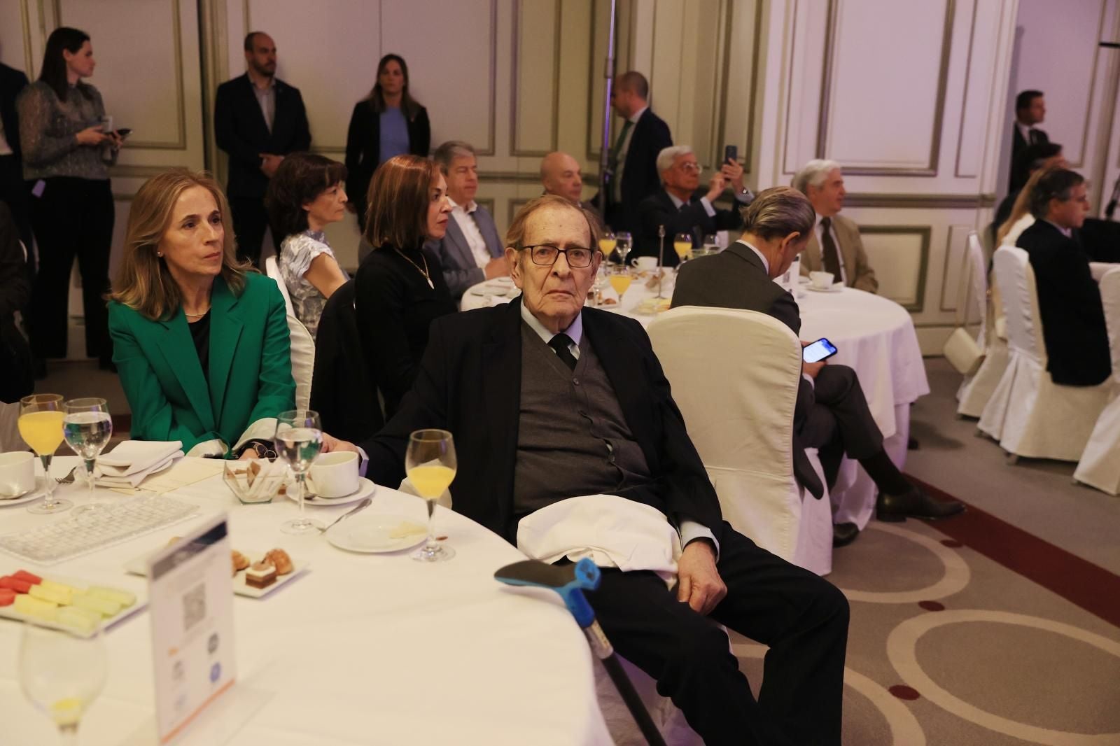 Ana Cabos, directora de Comunicación Fundación FAES, y Ramón Tamames, académico y miembro de la Real Academia de Ciencias Morales y Políticas