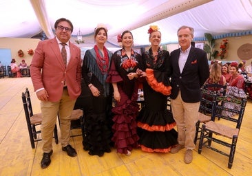 Las imágenes del ambiente en las casetas este martes en la Feria de Córdoba (I)