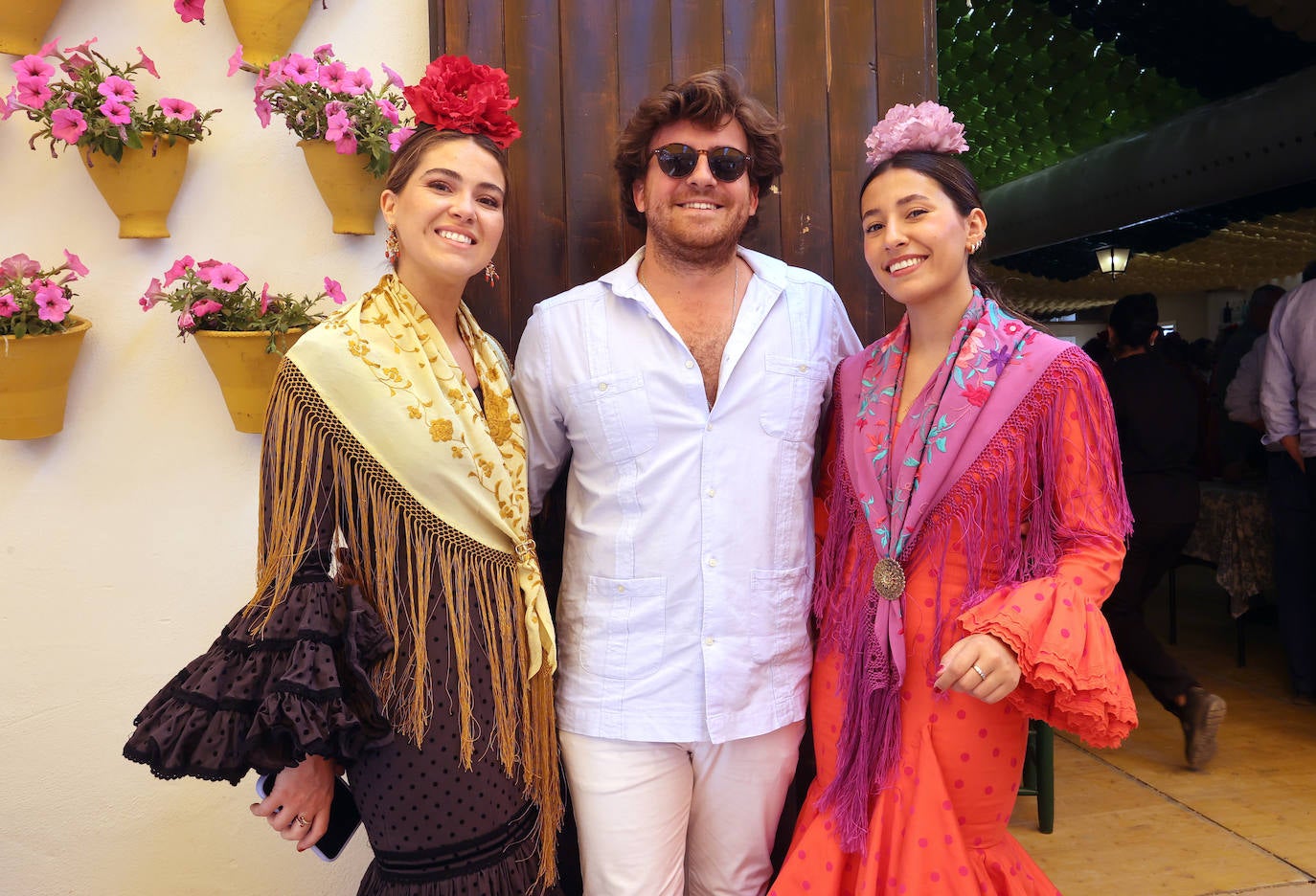 Las imágenes del ambiente en las casetas este martes en la Feria de Córdoba (I)