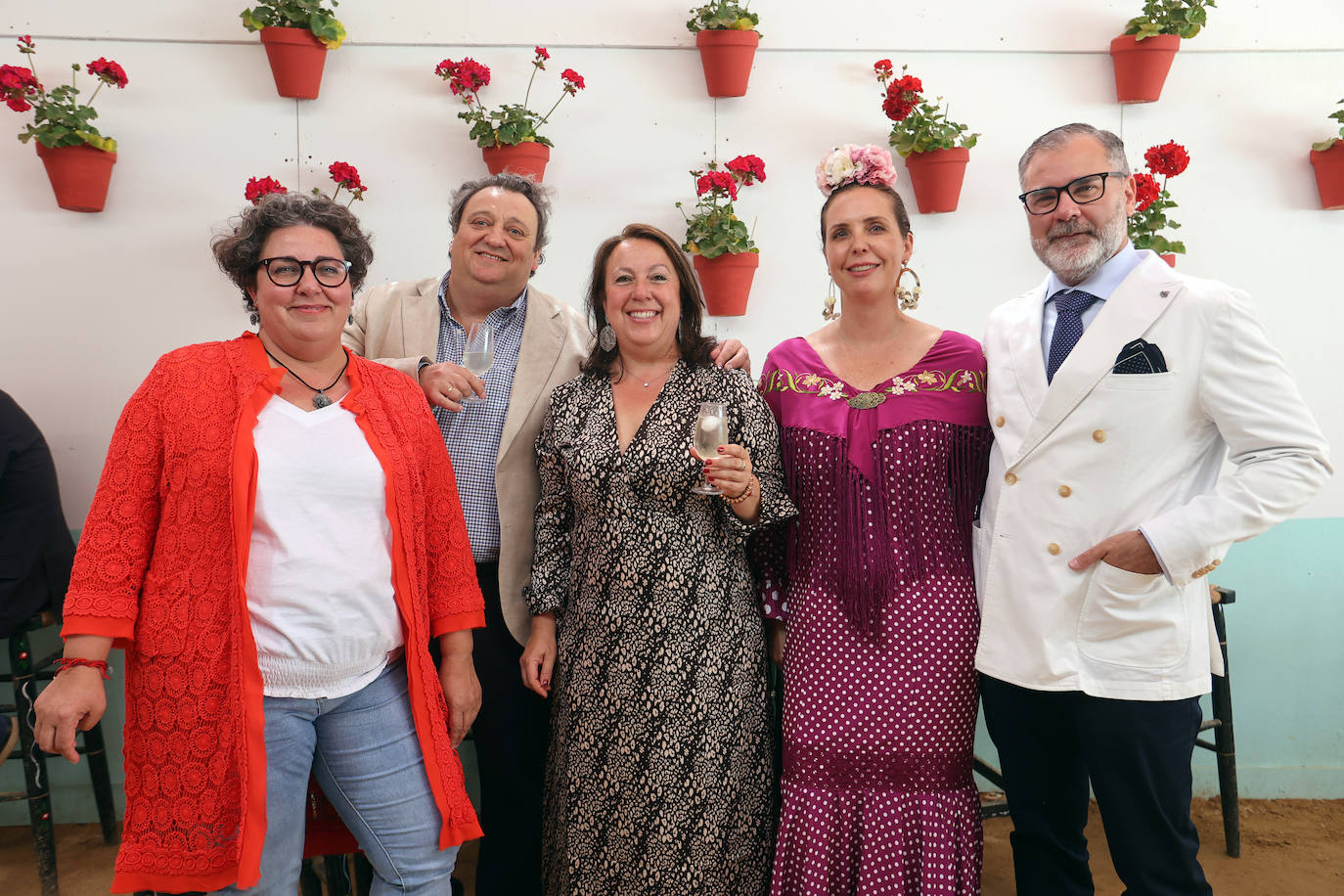 Las imágenes del ambiente en las casetas este martes en la Feria de Córdoba (I)