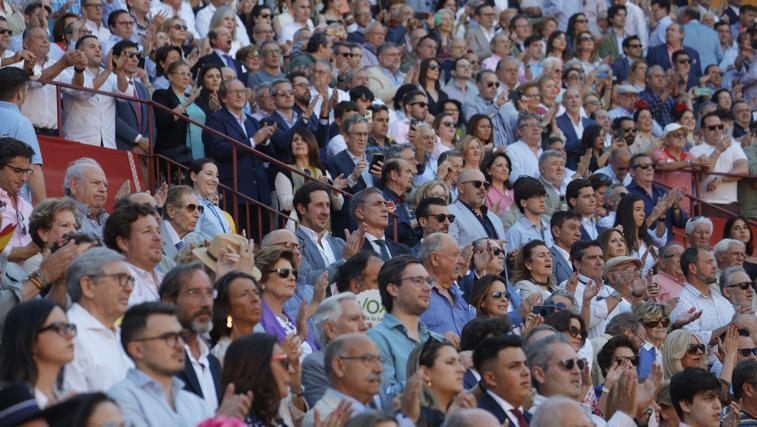 Tendido de Los Califas lleno durante la corrida del domingo