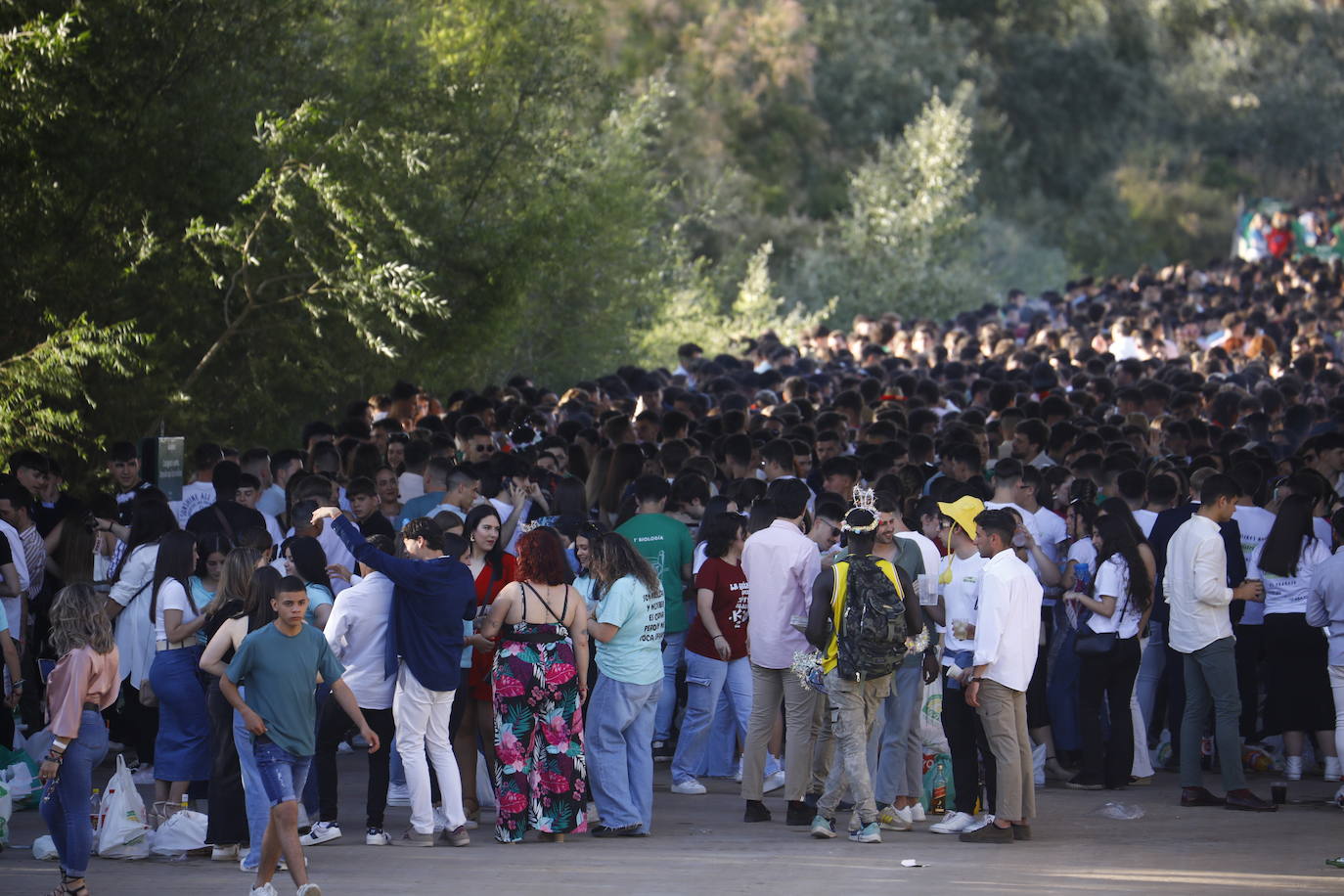 Fotos: diez mil jóvenes, en el botellón de la Feria de Córdoba