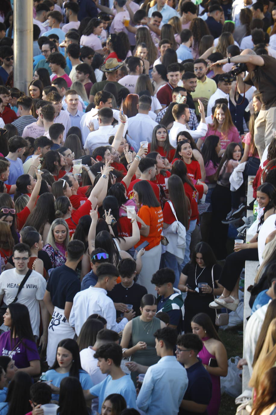 Fotos: diez mil jóvenes, en el botellón de la Feria de Córdoba