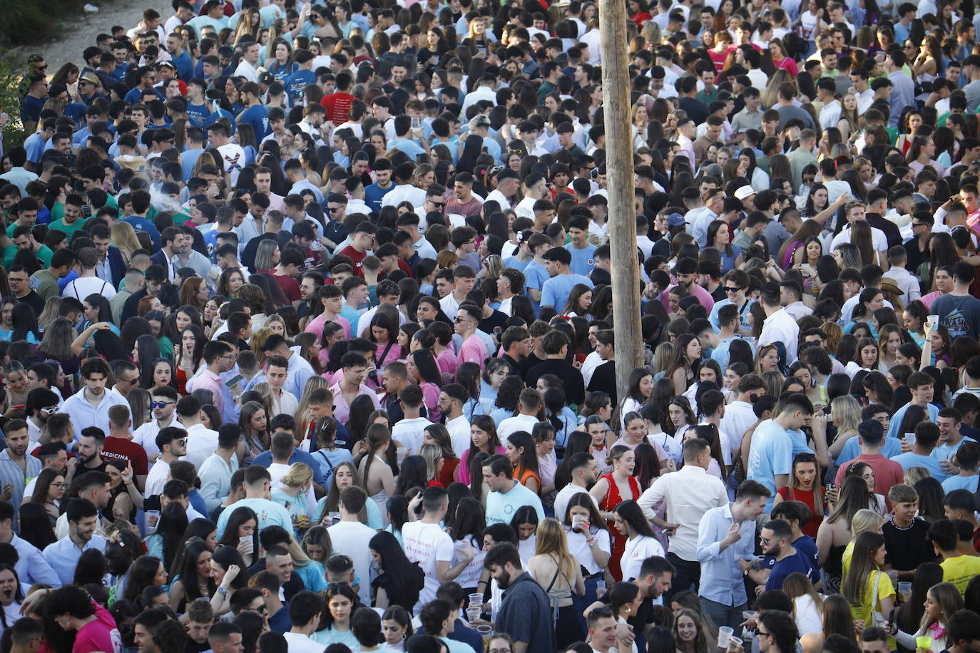Fotos: diez mil jóvenes, en el botellón de la Feria de Córdoba