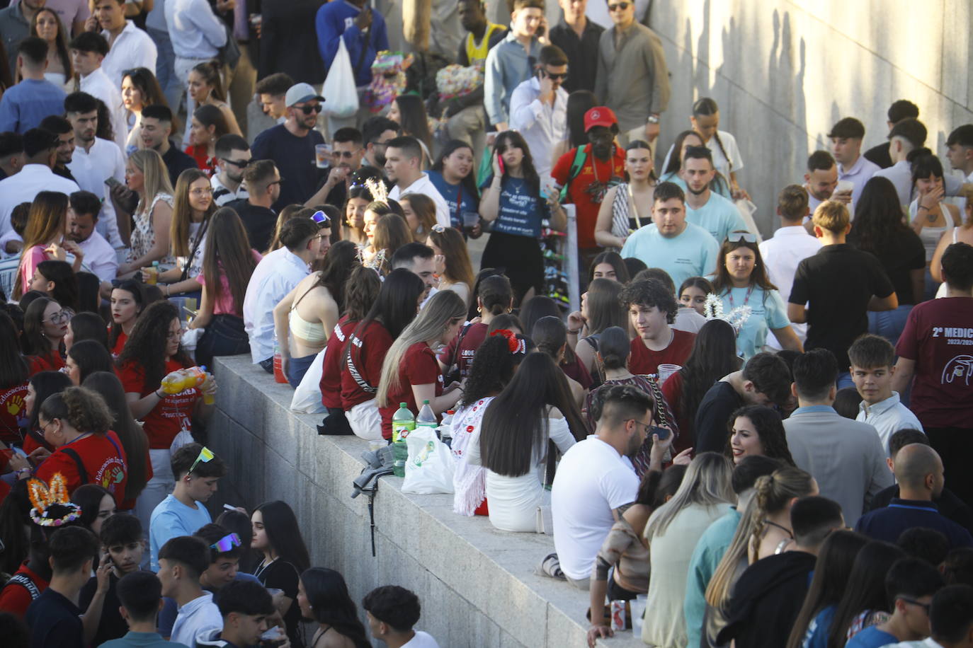 Fotos: diez mil jóvenes, en el botellón de la Feria de Córdoba