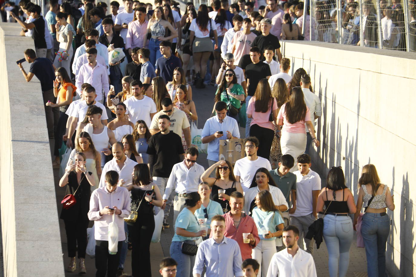 Fotos: diez mil jóvenes, en el botellón de la Feria de Córdoba