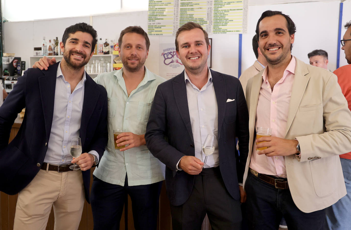 Las imágenes del ambiente en las casetas de este miércoles en la Feria de Córdoba (I)