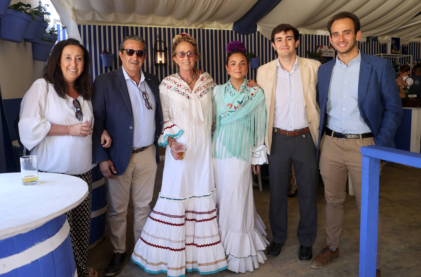 Las imágenes del ambiente en las casetas de este miércoles en la Feria de Córdoba (I)
