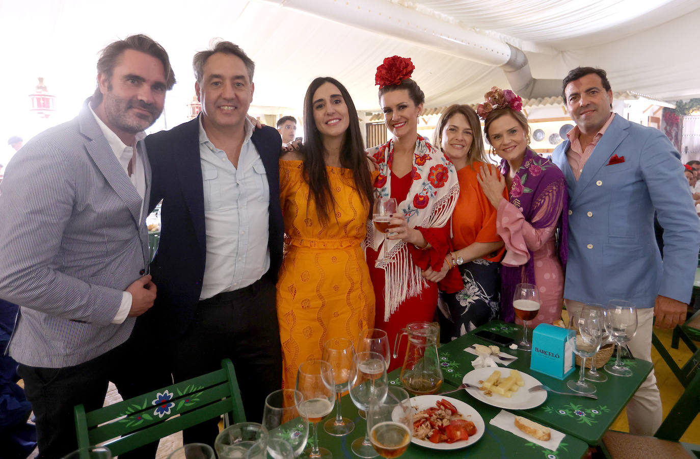 Las imágenes del ambiente en las casetas de este miércoles en la Feria de Córdoba (I)