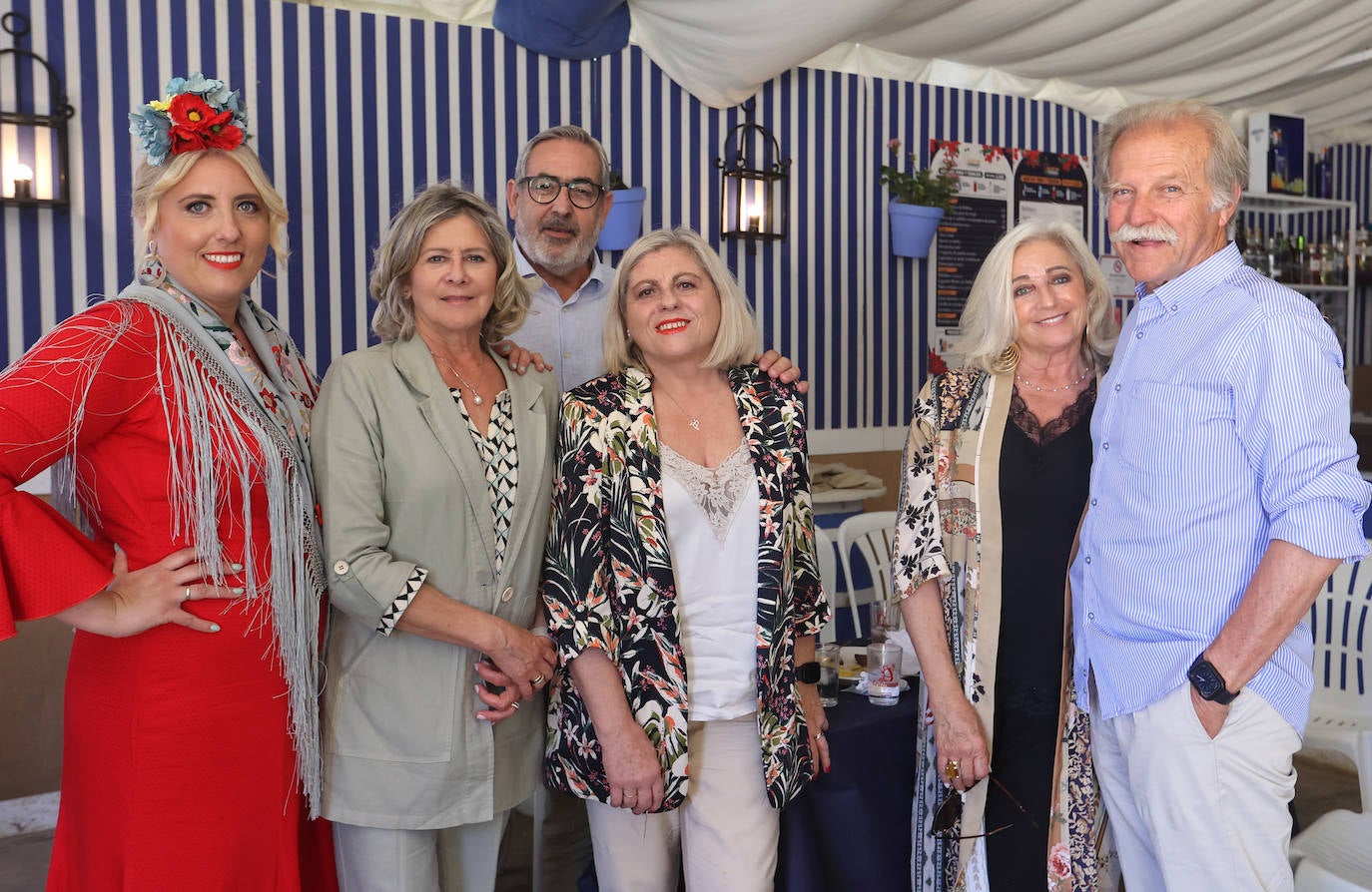 Las imágenes del ambiente en las casetas de este miércoles en la Feria de Córdoba (I)