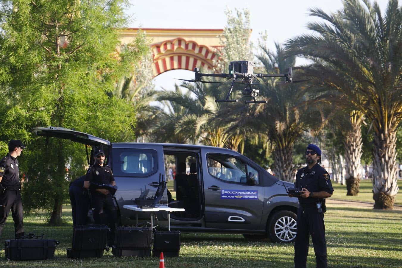 Fotos: La brillante exhibición de drones de la Policía Nacional en la Feria de Córdoba