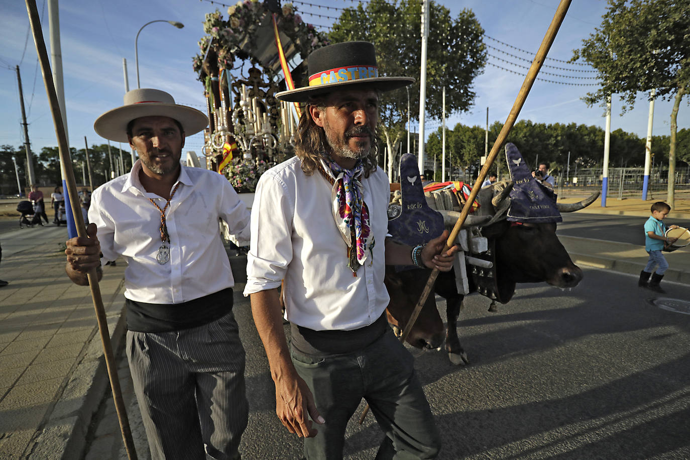 Llegada de la Hermandad Castrense del Rocío a Sevilla