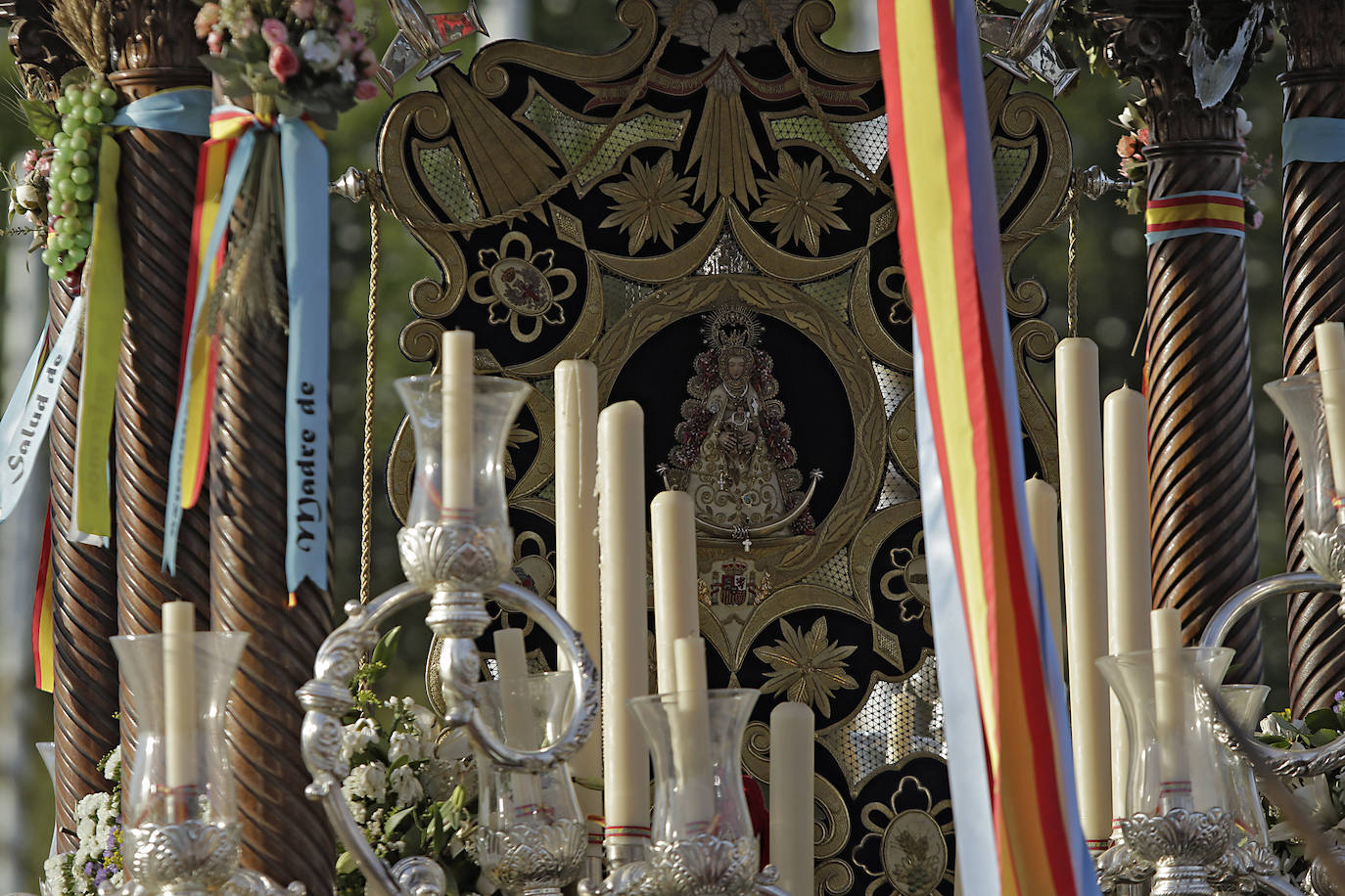 Llegada de la Hermandad Castrense del Rocío a Sevilla