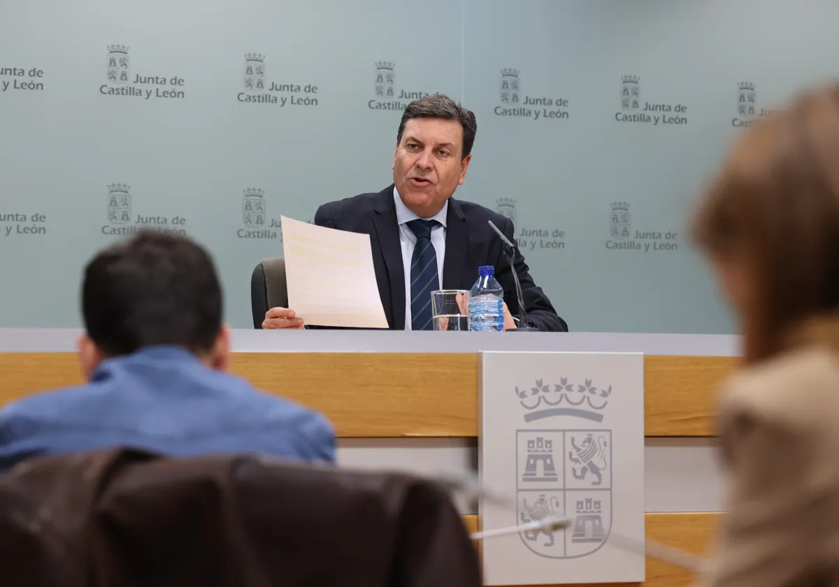 El portavoz de la Junta de Castilla y León, Carlos Fernández Carriedo, en la rueda de prensa posterior al Consejo de Gobierno este jueves