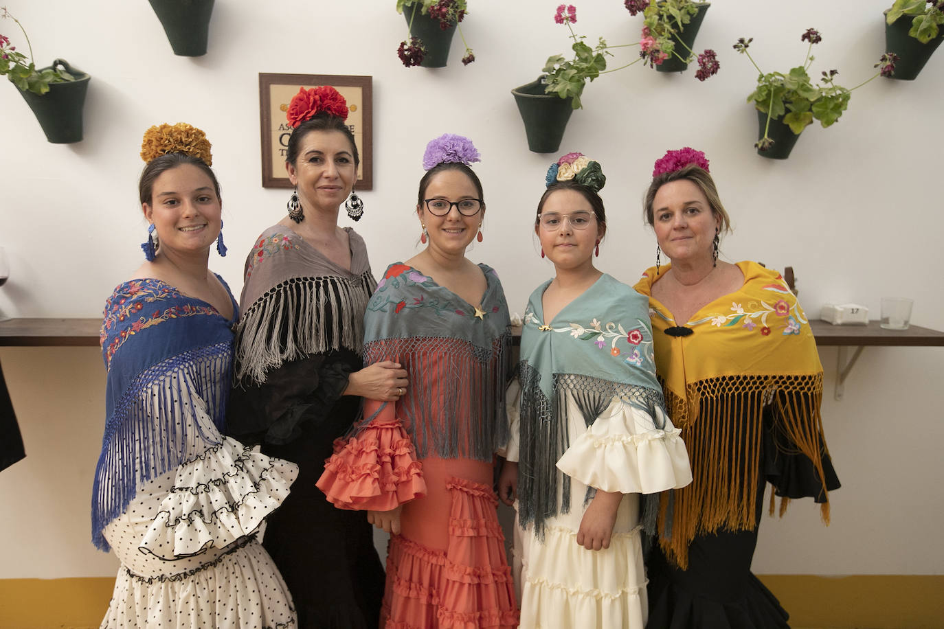 Las imágenes del ambiente en las casetas el jueves de la Feria de Córdoba (I)