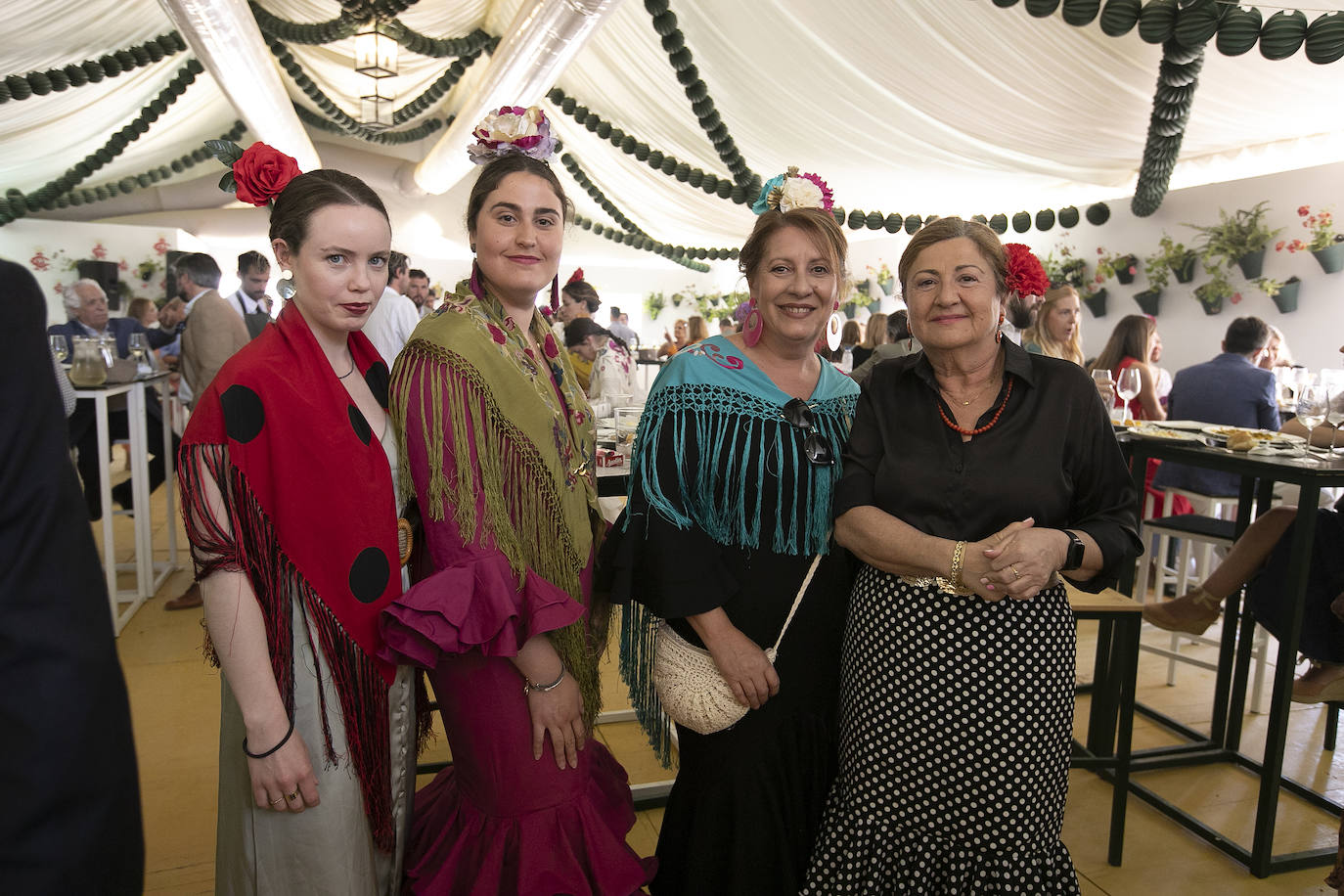 Las imágenes del ambiente en las casetas el jueves de la Feria de Córdoba (I)