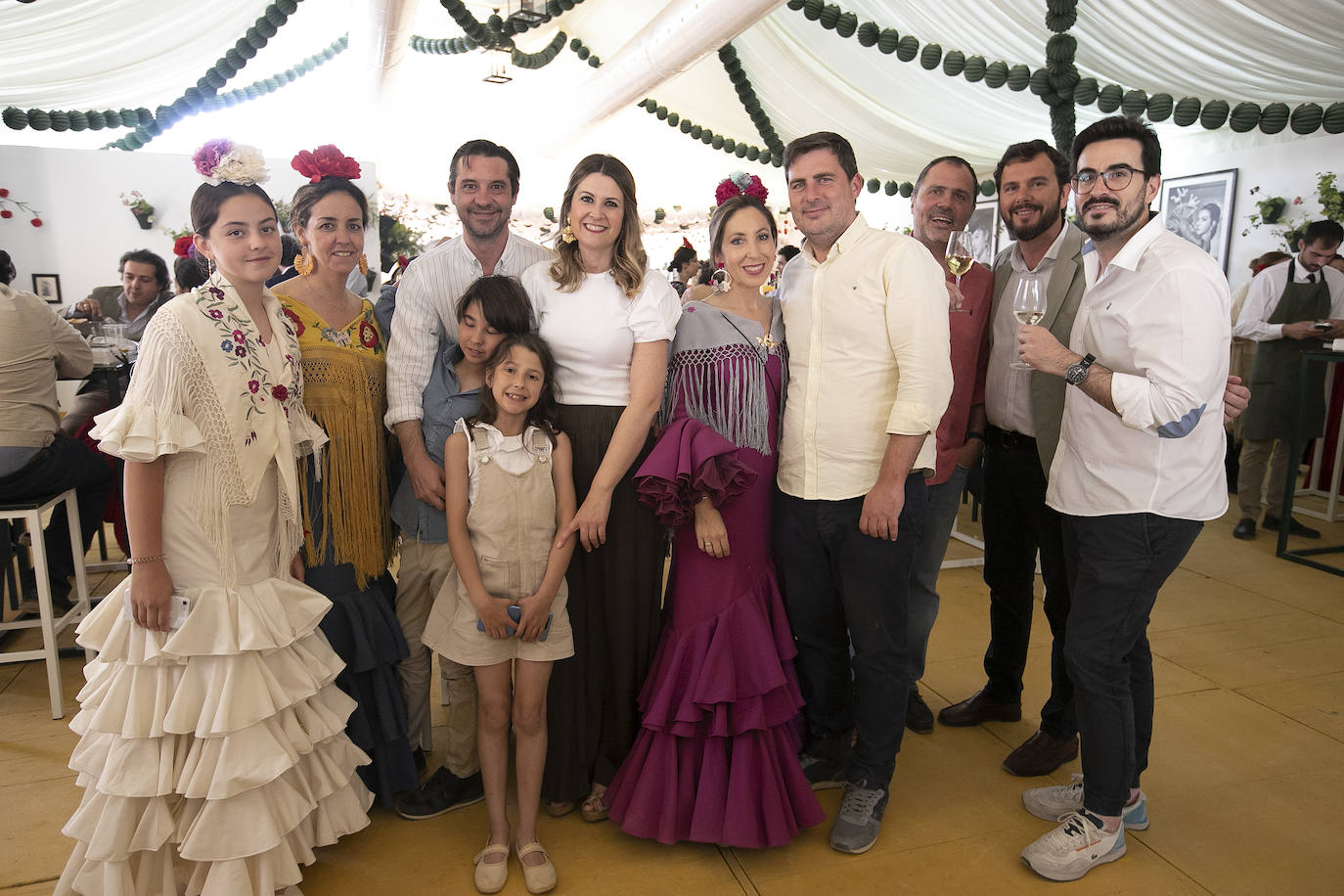 Las imágenes del ambiente en las casetas el jueves de la Feria de Córdoba (I)