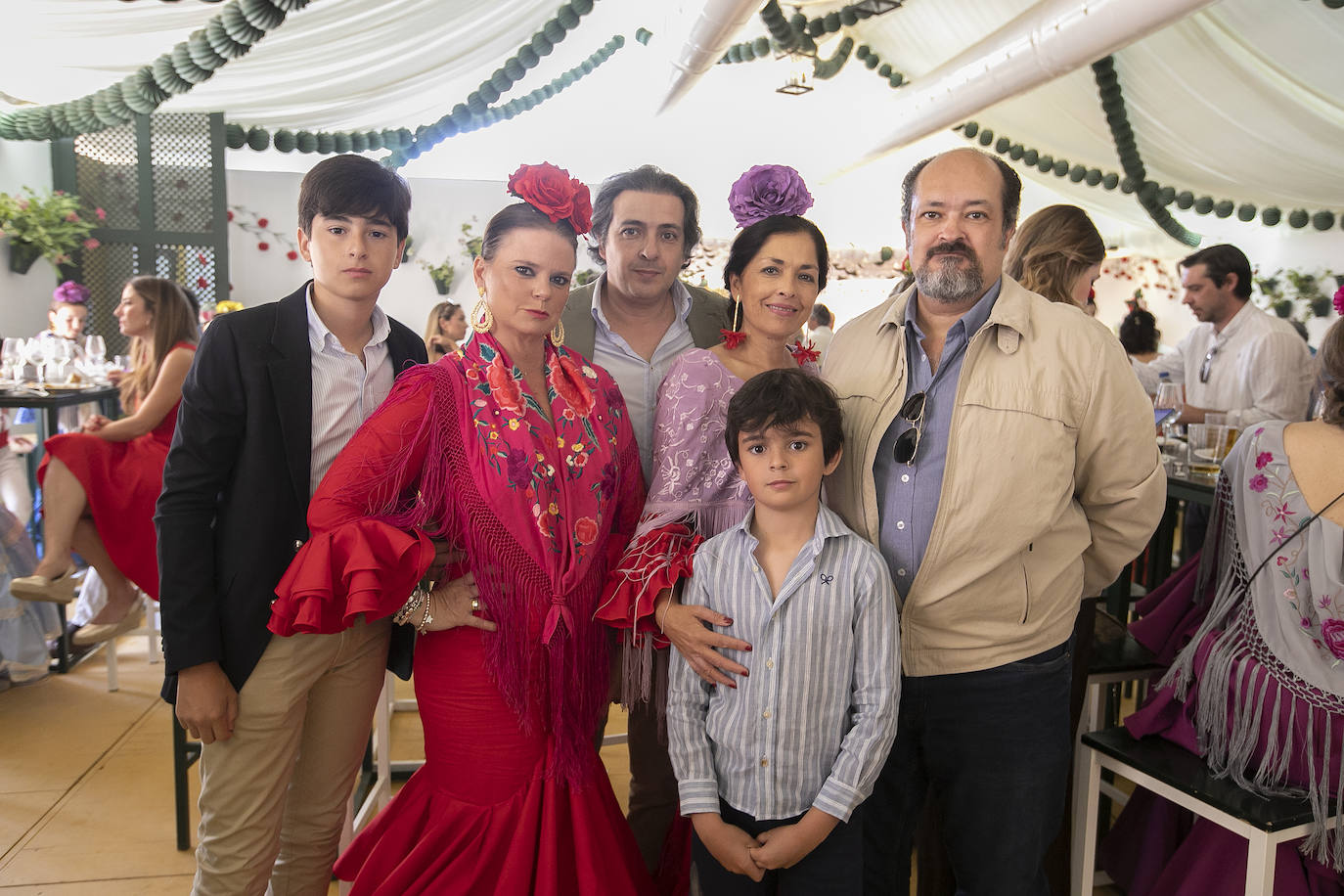 Las imágenes del ambiente en las casetas el jueves de la Feria de Córdoba (I)