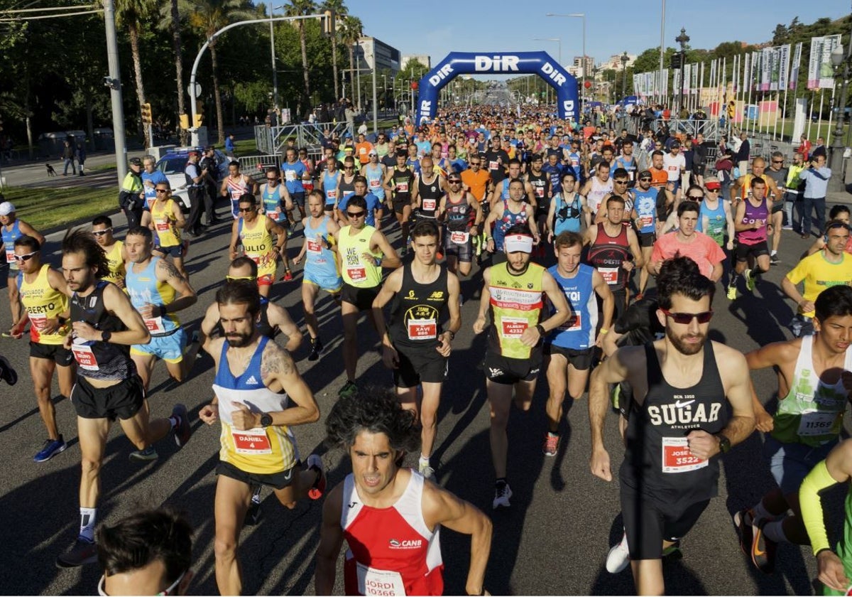Los corredores, durante una de las últimas ediciones de la Cursa Diagonal Dir Guàrdia Urbana