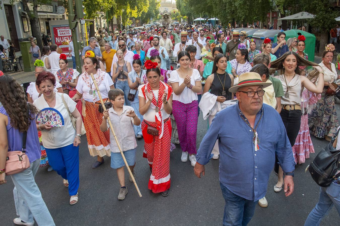 La hermandad del Rocío de Sevilla Sur durante su llegada a Sevilla