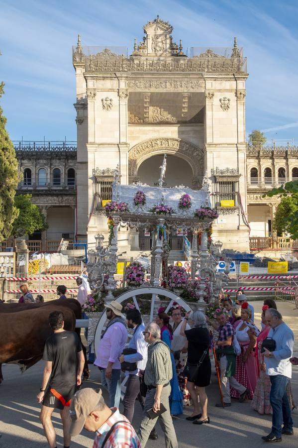 La hermandad del Rocío de Sevilla Sur durante su llegada a Sevilla