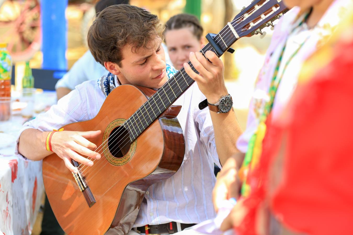 La hermandad llegó a Sevilla a mediodía y realizaron una parada antes de continuar hacia su barrio