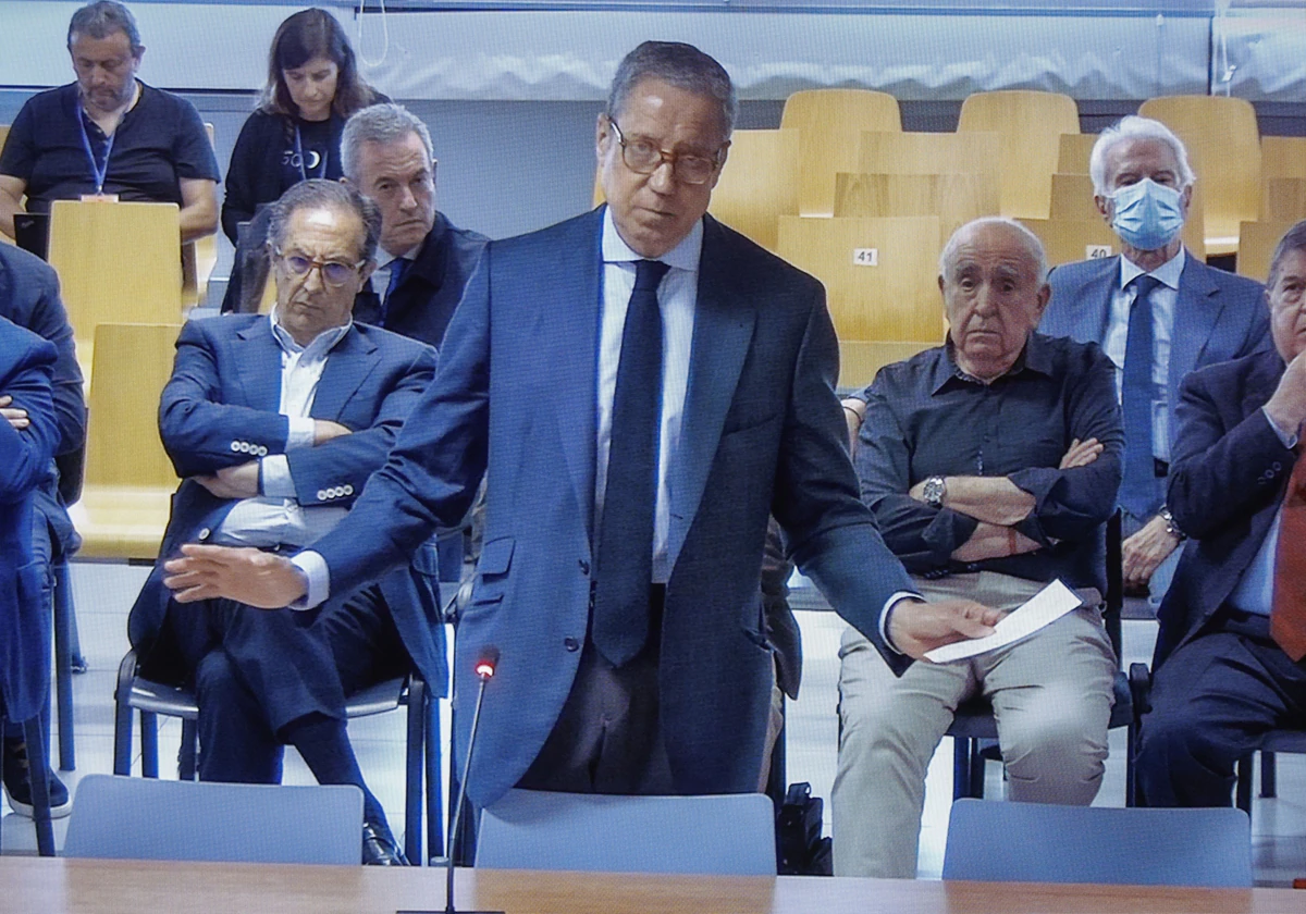 Imagen del exministro Eduardo Zaplana, este jueves, durante su turno de última palabra en el juicio del caso Erial