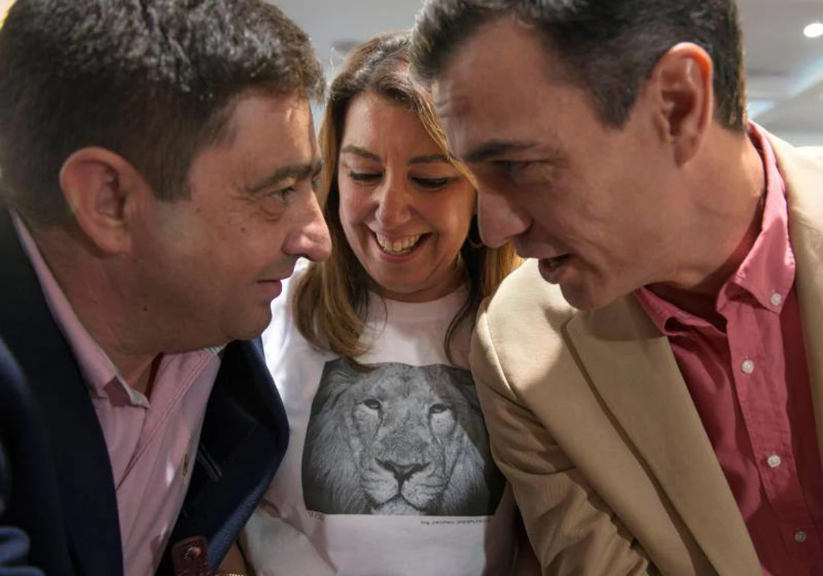 Francisco Reyes, Susana Díaz y Pedro Sánchez durante un acto electorasl en Jaén en 2019