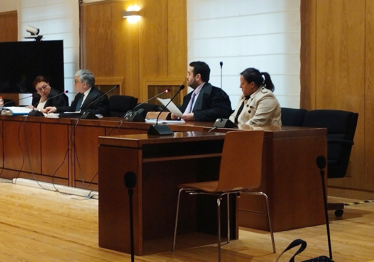 Esther M. R., la empleada de Villavieja del Cerro, este viernes durante el juicio en Valladolid
