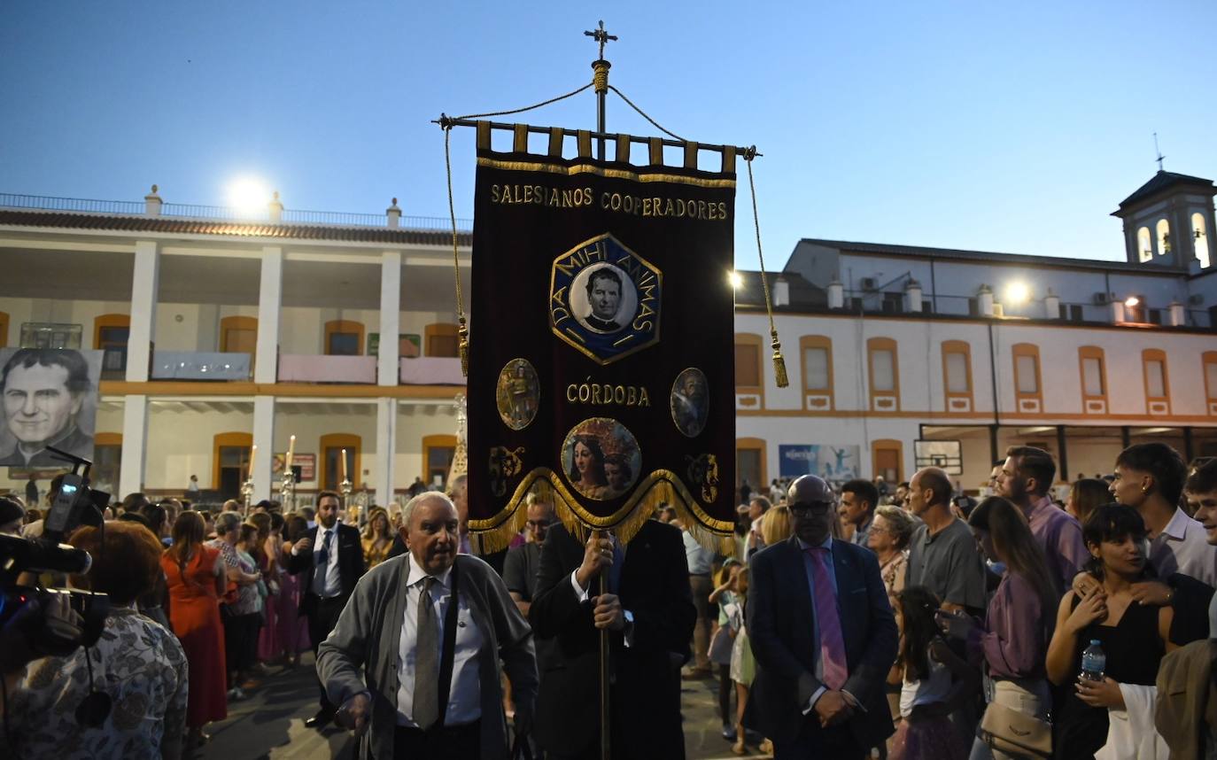 Fotos: La alegre procesión de María Auxiliadora por Córdoba