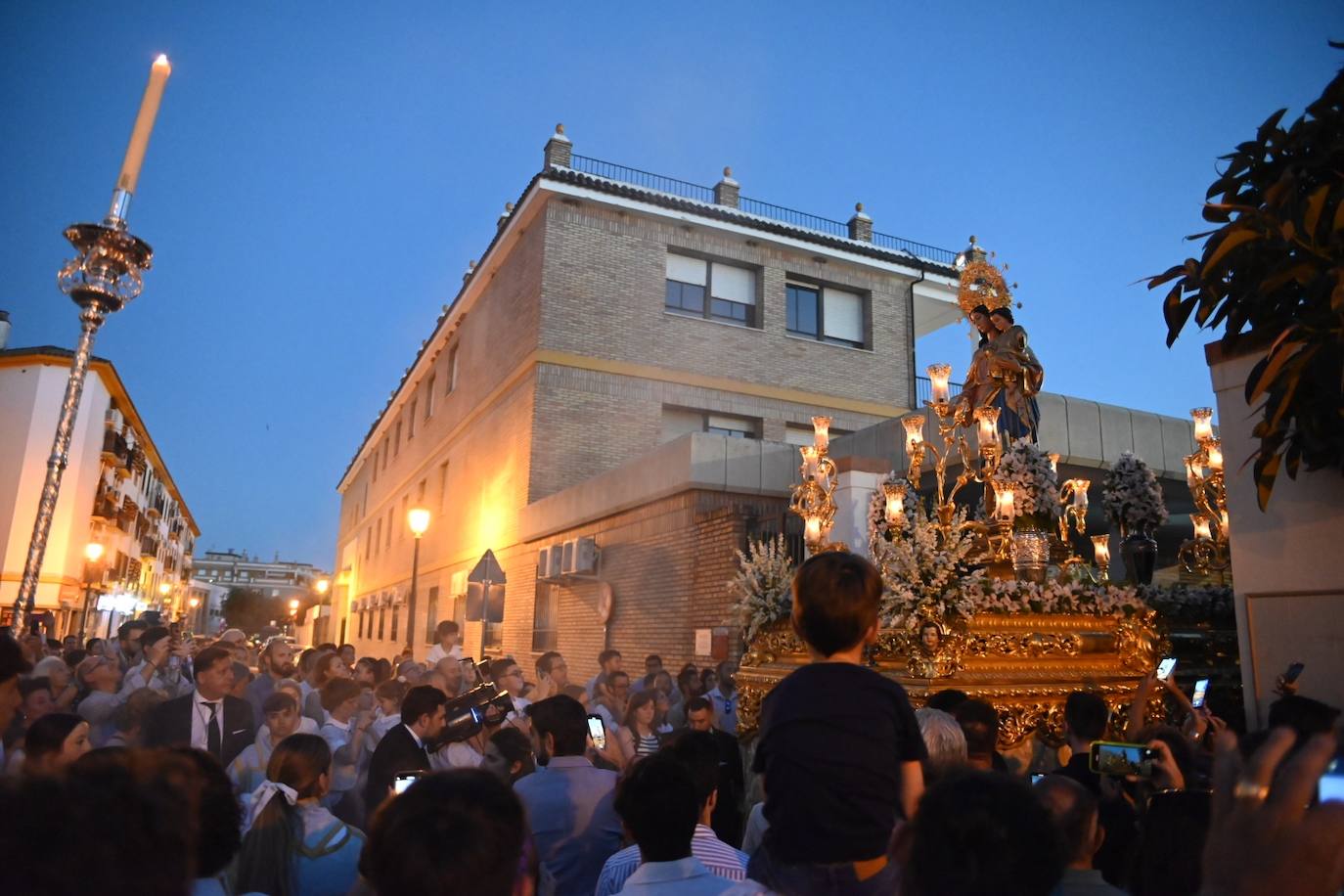 Fotos: La alegre procesión de María Auxiliadora por Córdoba