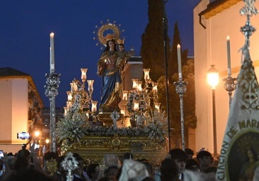 María Auxiliadora sale al encuentro de los cristianos, rodeada de niños y jóvenes