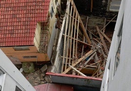 Muere un bombero en Vigo al caerle encima la pared de un edificio en mal estado