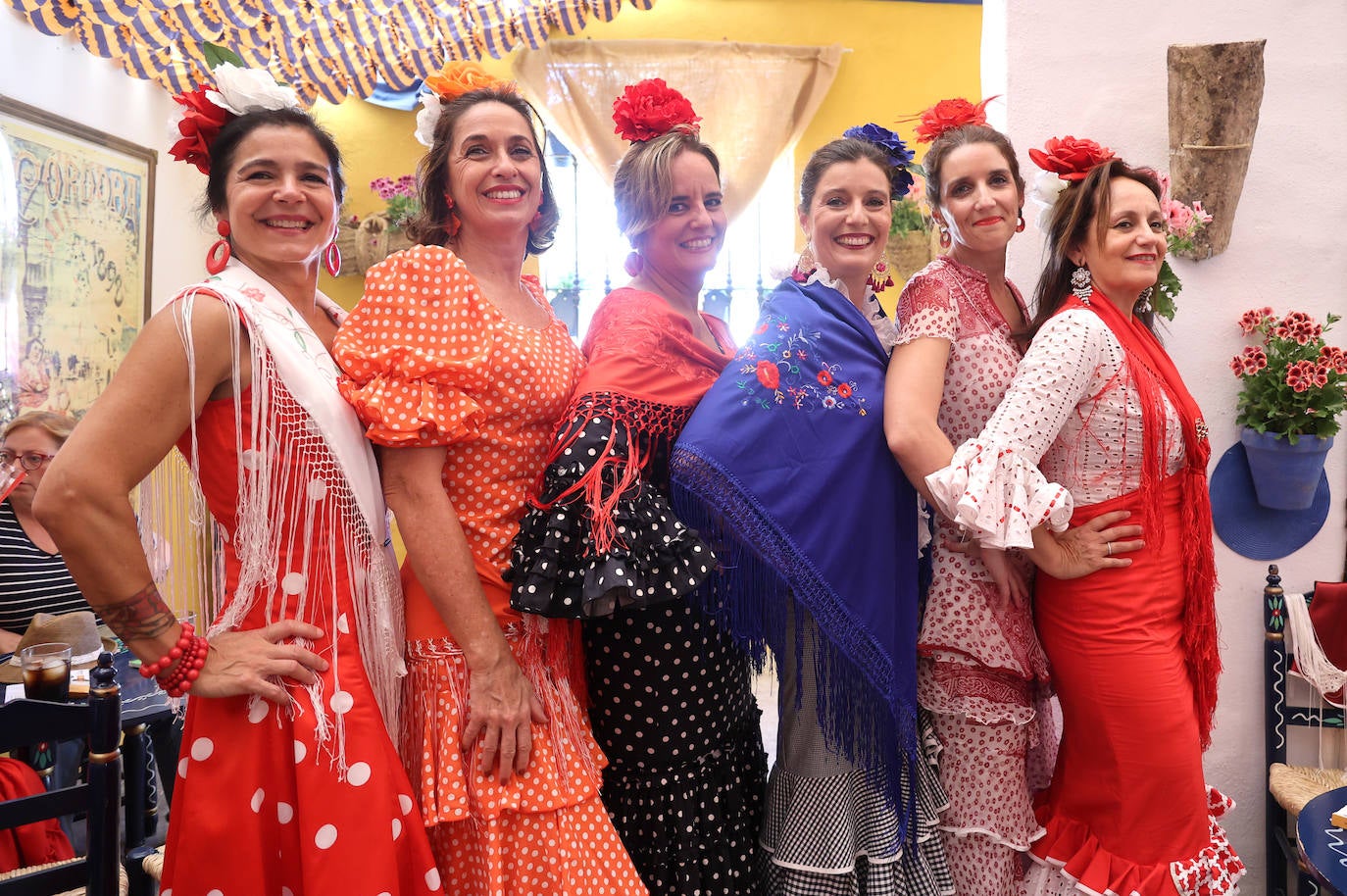 Las imágenes del ambiente en las casetas el último sábado de la Feria de Córdoba (I)